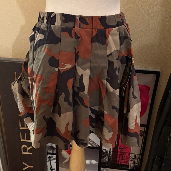 fashion Dresses & Skirts - Camouflage Pleated Skirt